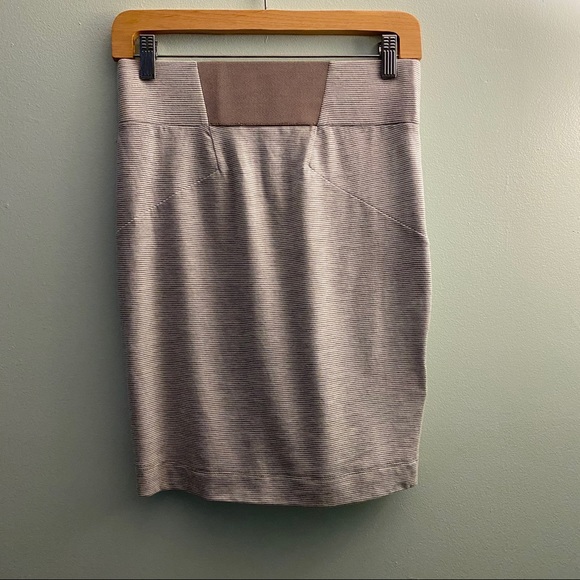 BCBG SKIRT - Picture 2 of 3